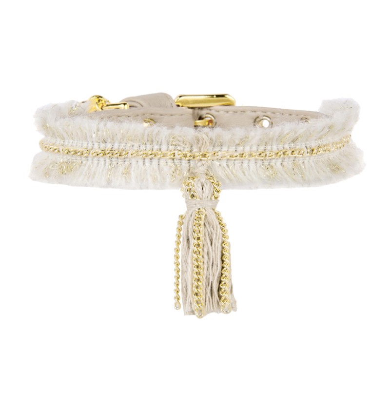 Chic In Tassel Collar
